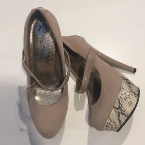 ANNE MICHELLE platform pumps Size 7.5